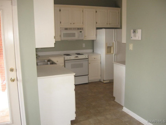 3748 ROSWELL Place