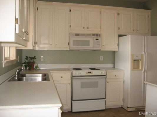 3748 ROSWELL Place