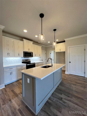 6 Village Knoll