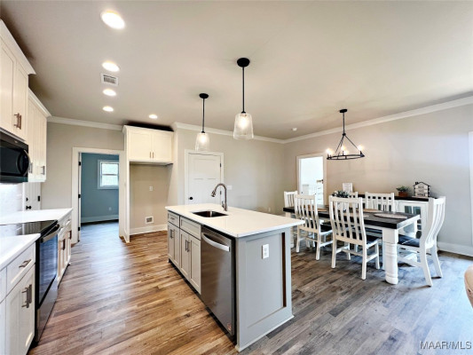 6 Village Knoll