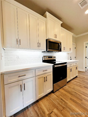 6 Village Knoll