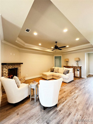 6 Village Knoll
