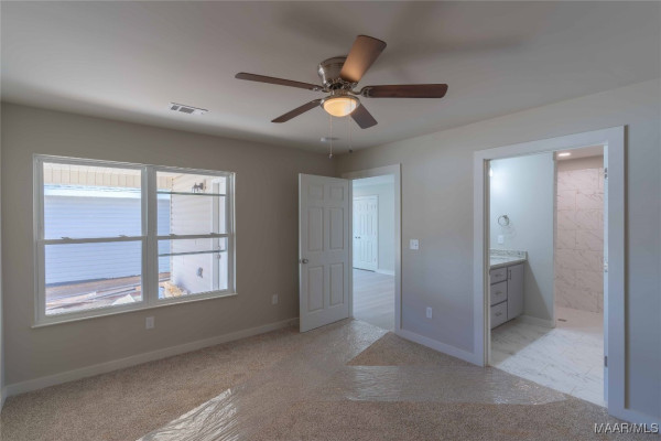 6033 Burbank Crossing Loop