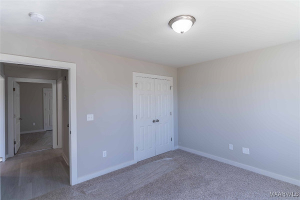 6033 Burbank Crossing Loop