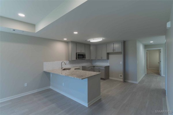 6033 Burbank Crossing Loop