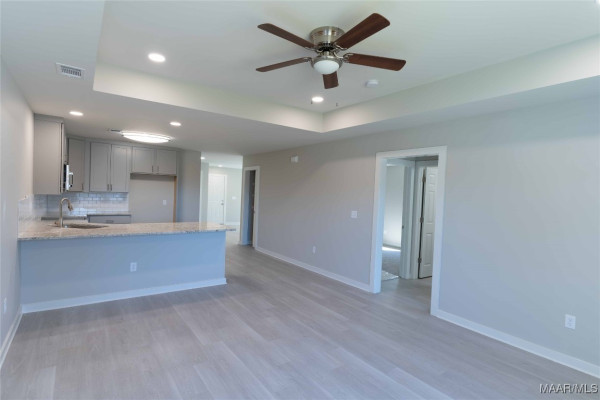 6033 Burbank Crossing Loop
