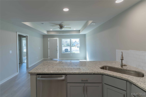 6033 Burbank Crossing Loop