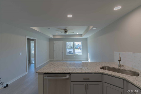 6033 Burbank Crossing Loop