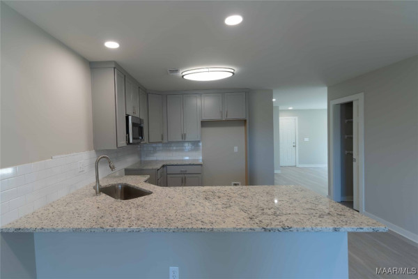6033 Burbank Crossing Loop