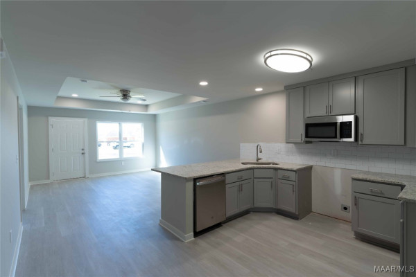 6033 Burbank Crossing Loop
