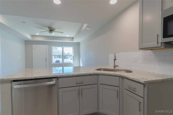 6033 Burbank Crossing Loop