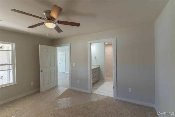 6033 Burbank Crossing Loop