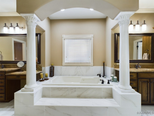 8513 Rockbridge Circle