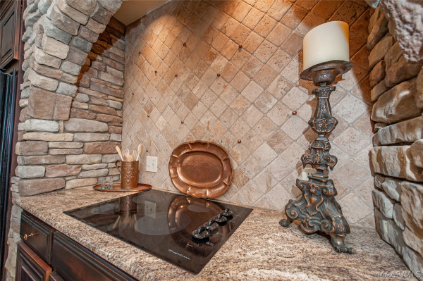 3669 Oak Grove Circle