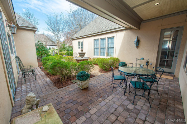 3669 Oak Grove Circle