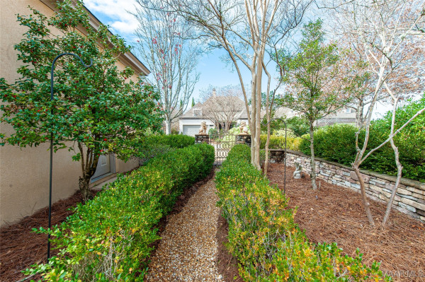 3669 Oak Grove Circle