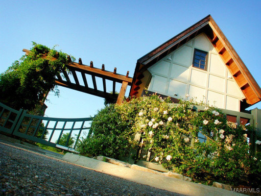 3669 Oak Grove Circle