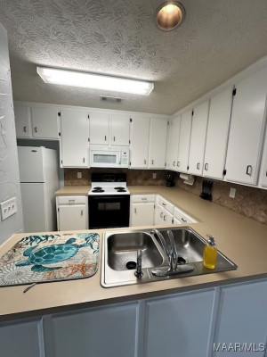 6037 Vineyard Lane