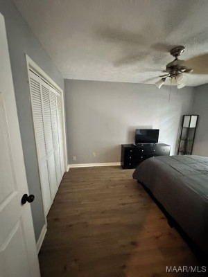 6037 Vineyard Lane