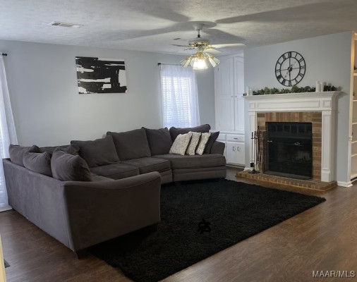 6037 Vineyard Lane
