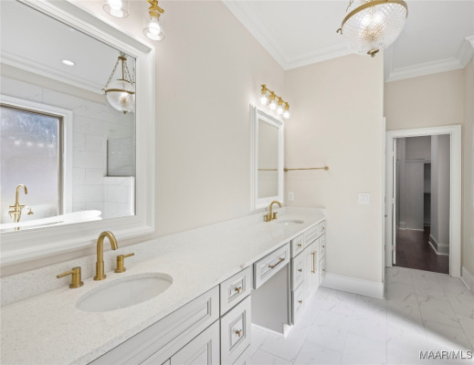 8216 Tuscany Manor