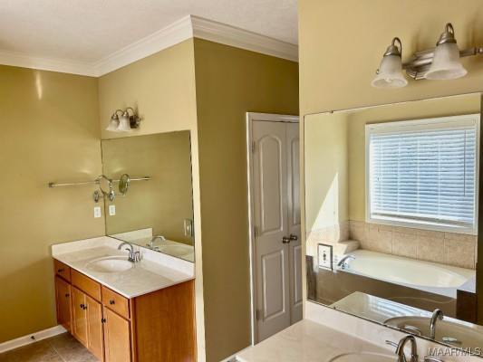 4254 ABBOTTS Walk