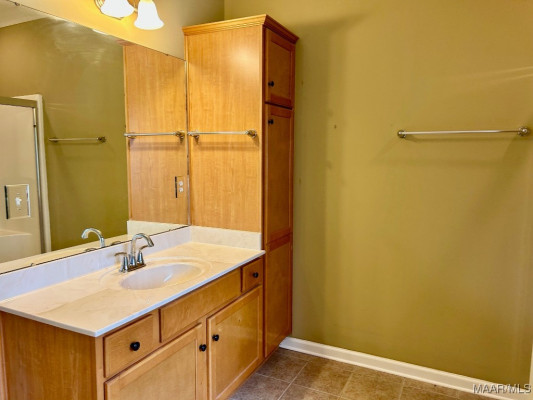 4254 ABBOTTS Walk