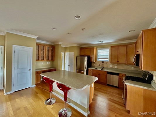 4254 ABBOTTS Walk