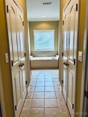 4254 ABBOTTS Walk