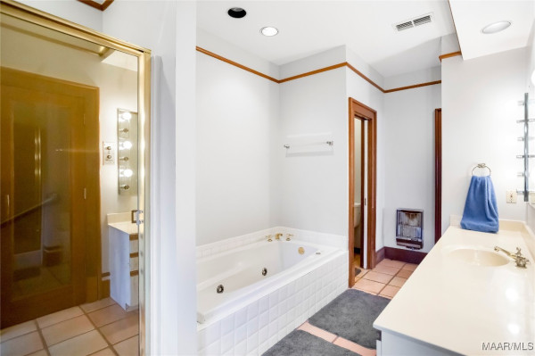 120 Willow Lane