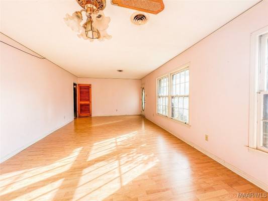 6120 Dogwood Circle