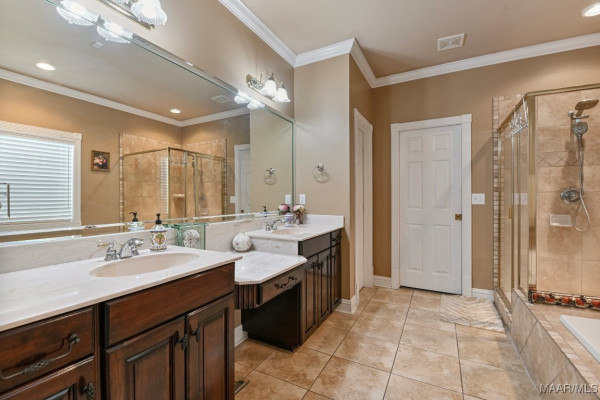8490 ROCKBRIDGE Circle