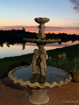 8490 ROCKBRIDGE Circle