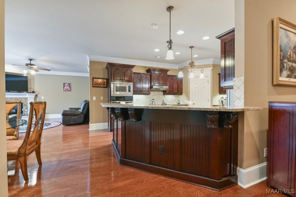 8490 ROCKBRIDGE Circle