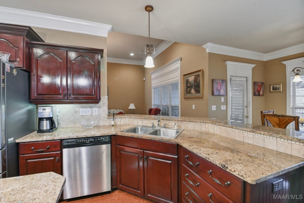 8490 ROCKBRIDGE Circle