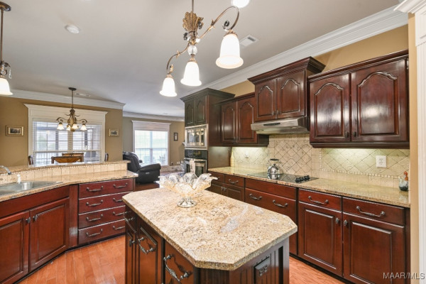 8490 ROCKBRIDGE Circle