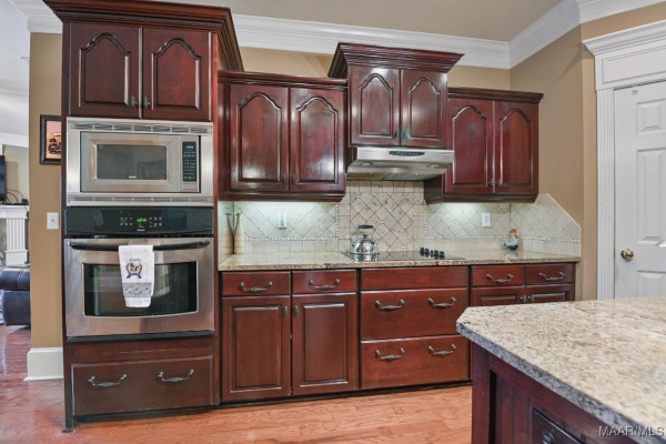 8490 ROCKBRIDGE Circle