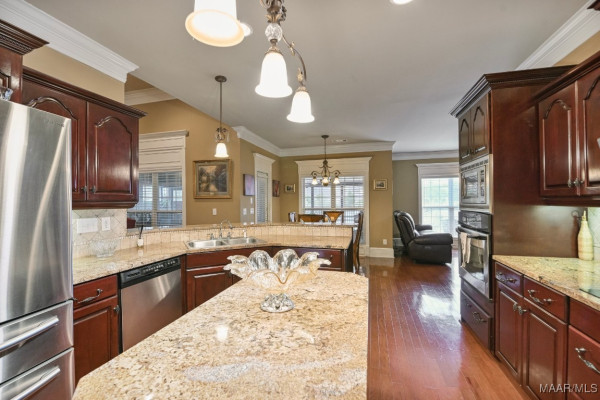8490 ROCKBRIDGE Circle
