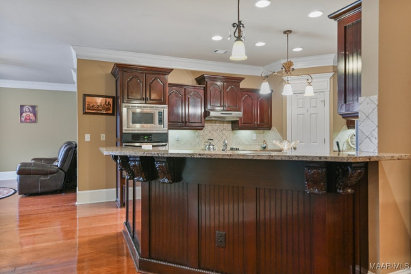 8490 ROCKBRIDGE Circle