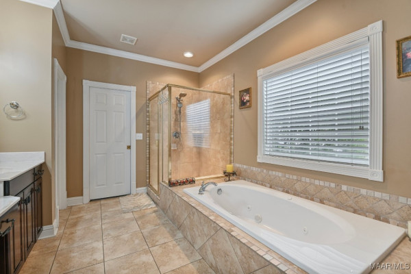 8490 ROCKBRIDGE Circle
