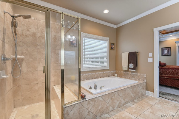 8490 ROCKBRIDGE Circle