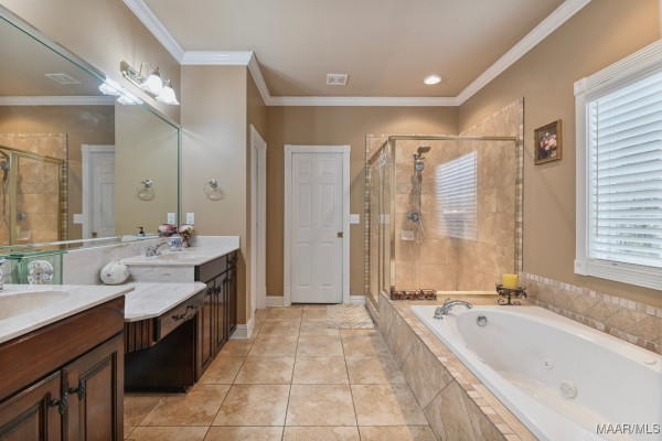 8490 ROCKBRIDGE Circle