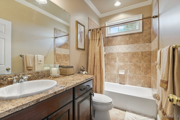 8490 ROCKBRIDGE Circle