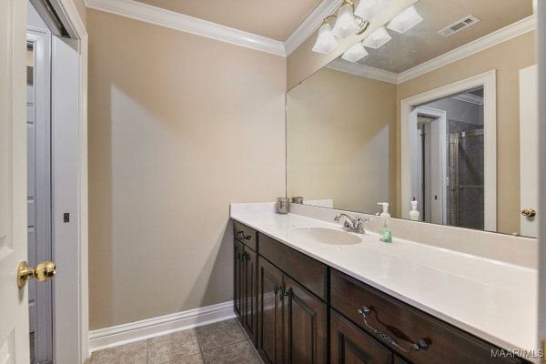 8490 ROCKBRIDGE Circle