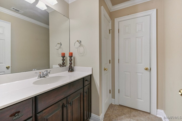 8490 ROCKBRIDGE Circle