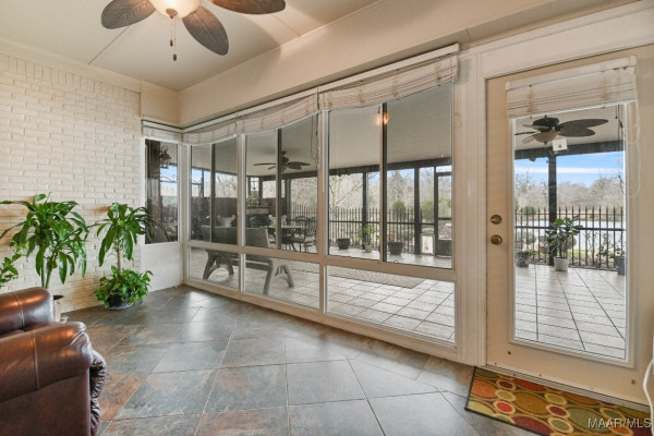 8490 ROCKBRIDGE Circle