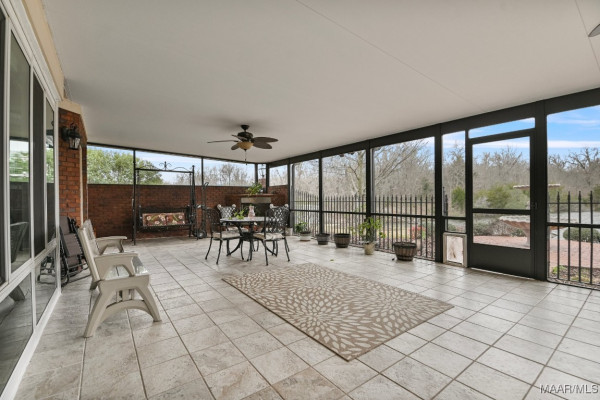 8490 ROCKBRIDGE Circle