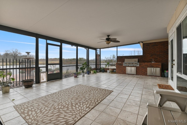 8490 ROCKBRIDGE Circle