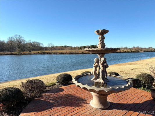 8490 ROCKBRIDGE Circle