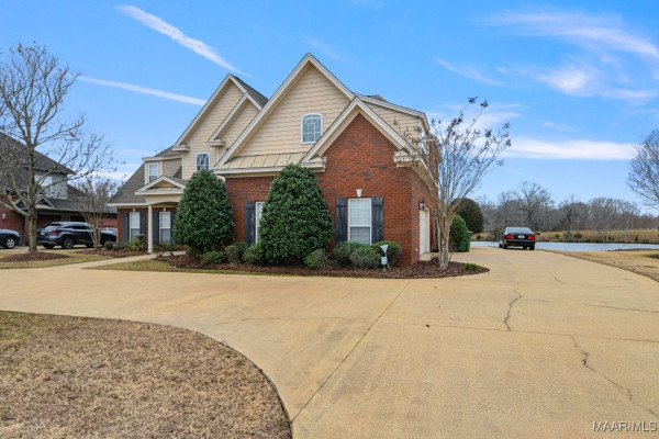 8490 ROCKBRIDGE Circle